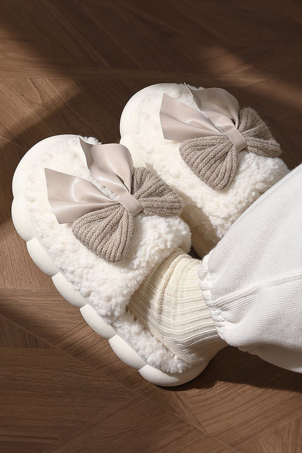 White Contrast Bowknot Applique Plush Winter Slippers Slippers JT's Designer Fashion